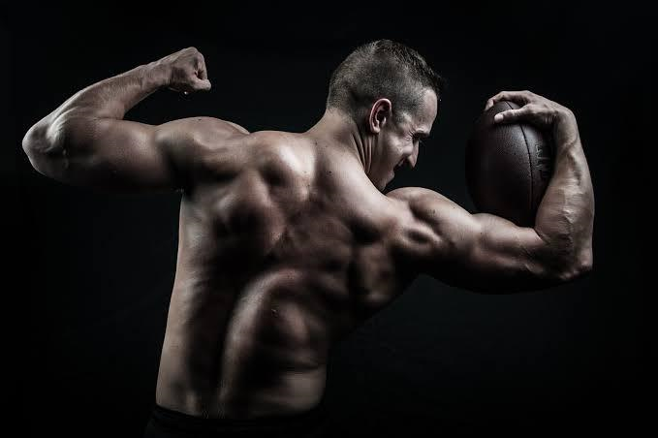 A testosterona facilita o crescimento muscular